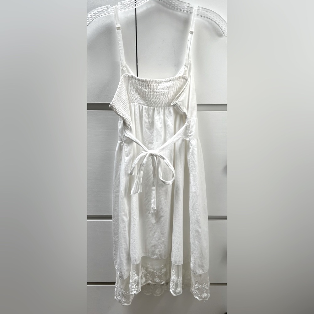 Adorable vintage white Guess dress with lace detailing and tie back in Size 3 - Picture 4 of 8